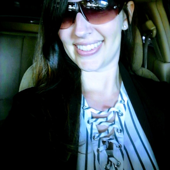 Meet your Posher, Cindy - Picture 1 of 1